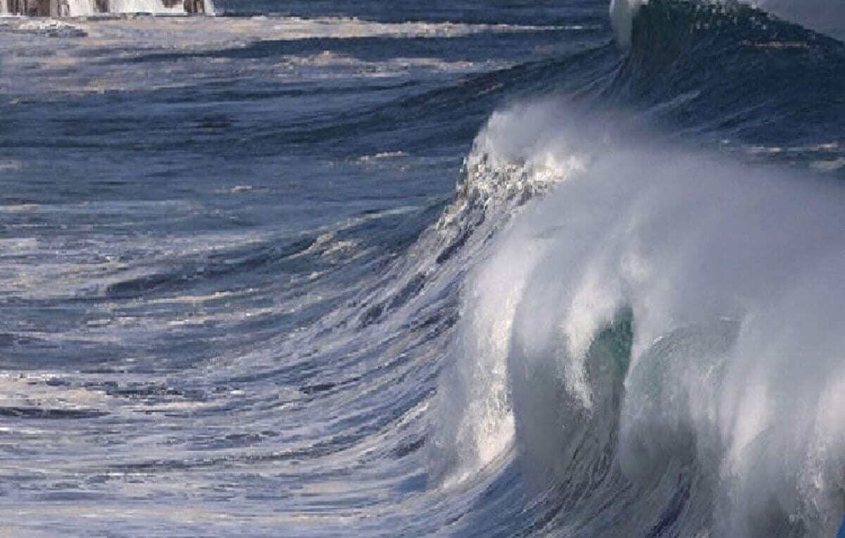 Coastal warning for dangerous swell conditions in Senegal