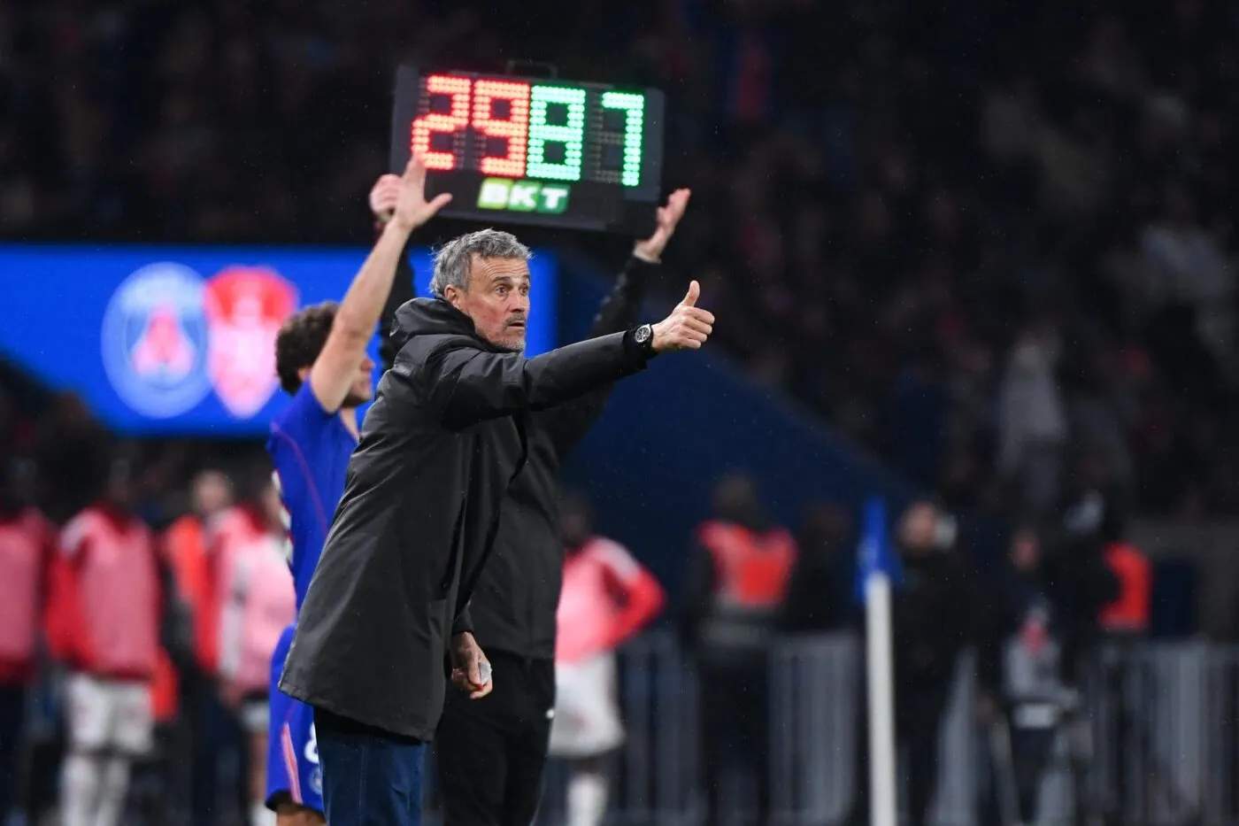 PSG squad lineup with missing players highlighted
