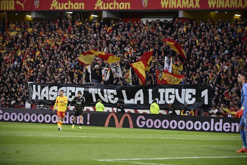 Lens supporters display a banner criticizing Nasser Al-Khelaïfi