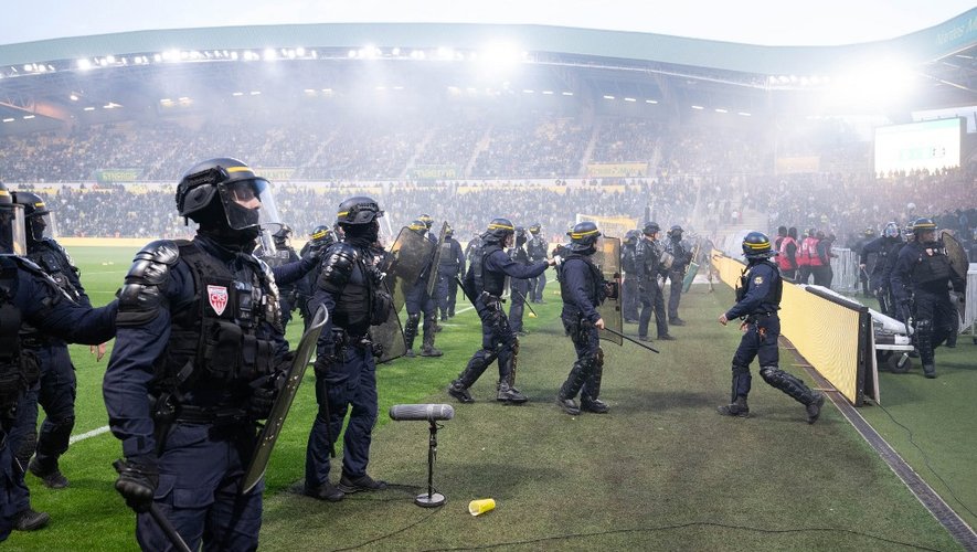Heavy police presence was deployed at Stade de la Beaujoire amid fears of crowd trouble