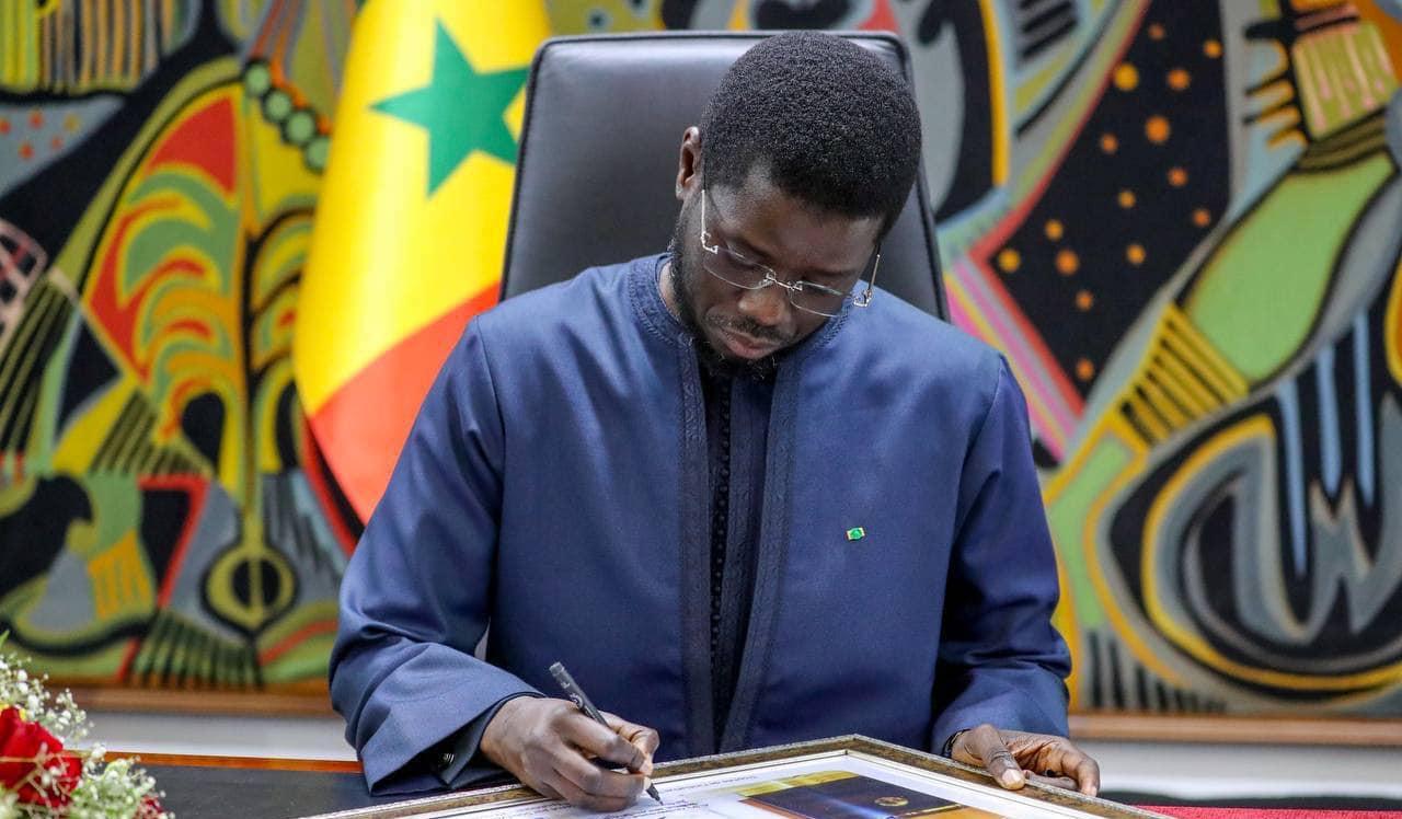 Senegal’s president reshuffles air force leadership with key promotion (Dé)baptiser les rues : un acte aux enjeux multiples (Par Oumar Ba)