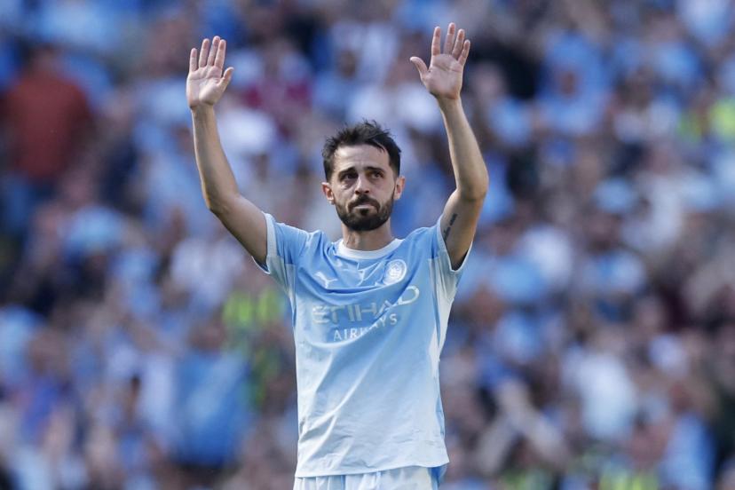 bernardo silva waving to the crowd at etihad stadium