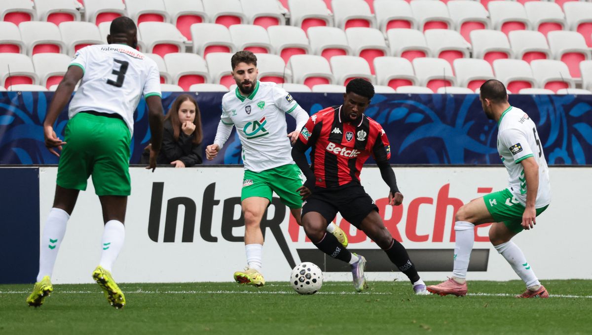 OGC Nice forward Mohamed-Ali Cho battling AS Saint-Étienne
