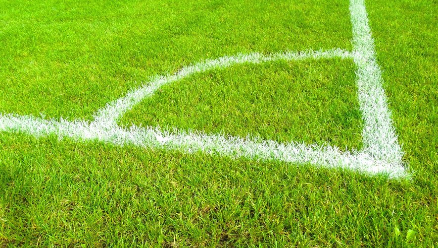 Nice and AS Saint-Étienne battle for Ligue 1 survival in playoff return leg