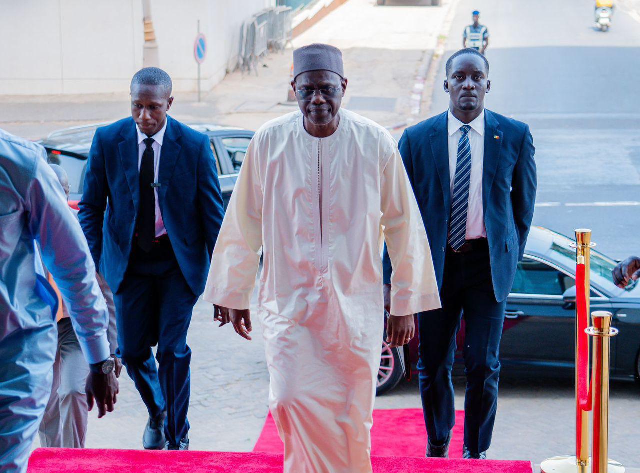 New Prime Minister Ahmadou Al Aminou Lo addressing the ceremony