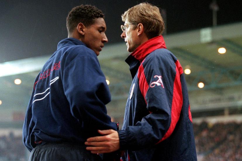 Nicolas Anelka avec Ars&egrave;ne Wenger, entra&icirc;neur d'Arsenal, deux mois apr&egrave;s le transfert de l'attaquant parisien chez les Gunners. (M.Leech/Offside)