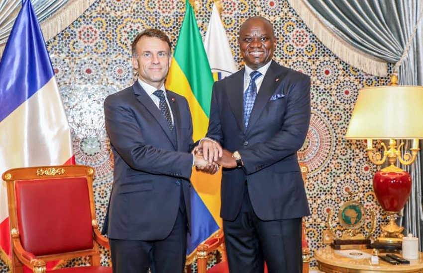 French President Emmanuel Macron and Gabonese President Brice Clotaire Oligui Nguema shaking hands