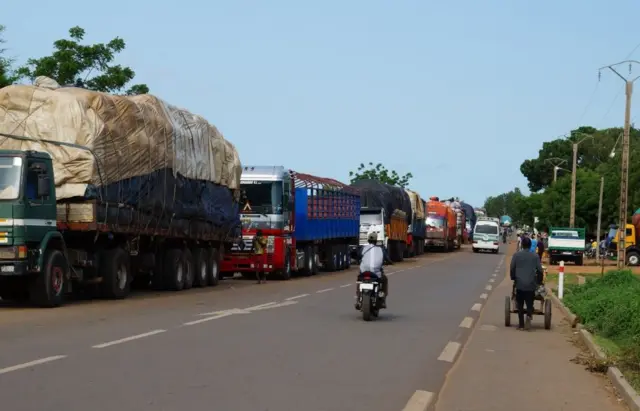 Delegations from Niger and Benin engage in talks aimed at resolving a years-long border dispute