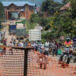Frontières ouvertes et riposte renforcée pour freiner Ebola