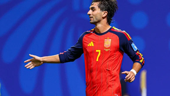 Ferran Torres in action
