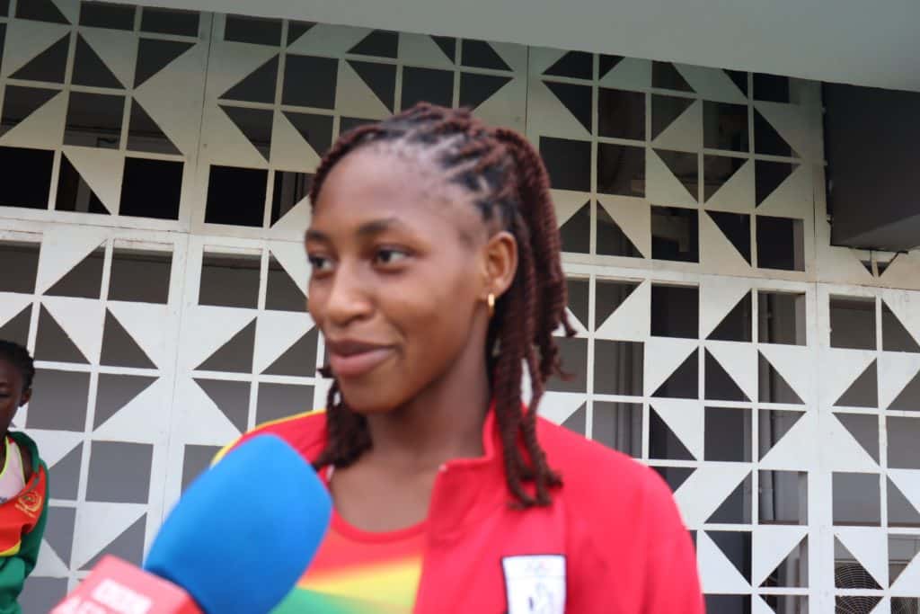 Zalissa Zongo mid-air during her record-breaking triple jump
